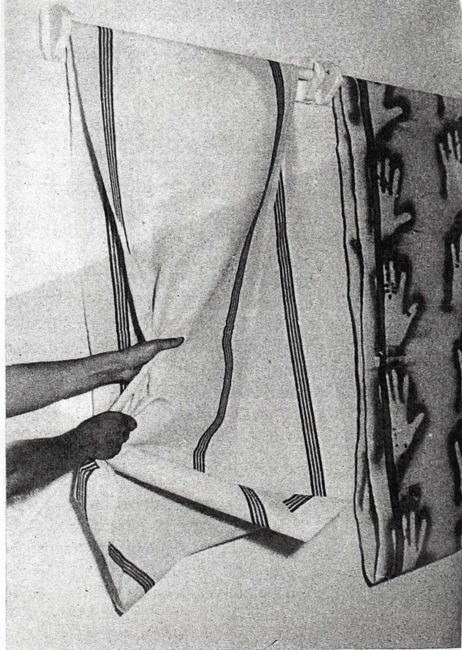(Igene dell'arte. Asciugamani in una mostra parigina del 1975)