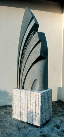 File:Gensini - Segni nel tempo 1994 pietraforte travertino.jpg